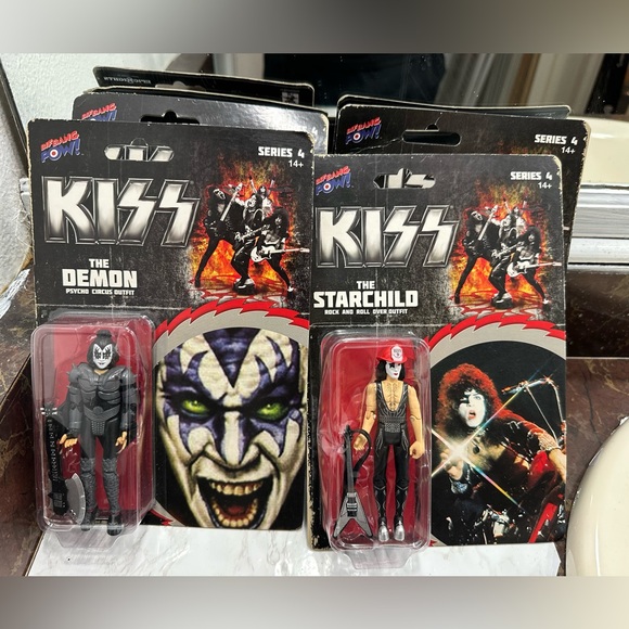 KISS Bif Bang Pow Rock and Roll Over Outfit figures series 4 - Picture 2 of 2